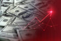 Gráfico de alta do dólar com moedas americanas e sinal do Banco Central