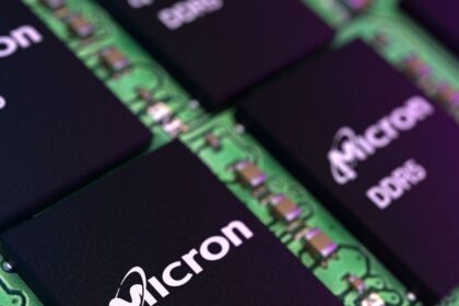 Lucro da Micron salta com IA e escassez de chips para memória
