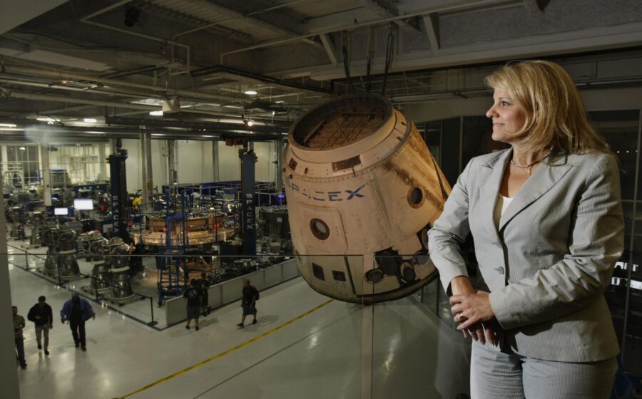 Gwynne Shotwell, presidente da SpaceX, em evento corporativo