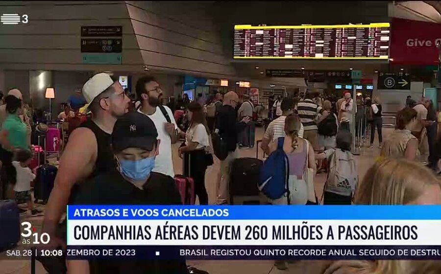 Avião comercial decolando simbolizando recorde de 42 milhões de passageiros no turismo brasileiro