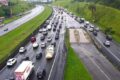 Rodovia paulista com painéis digitais de publicidade OOH da joint venture Eletromidia, Motiva e EcoRodovias