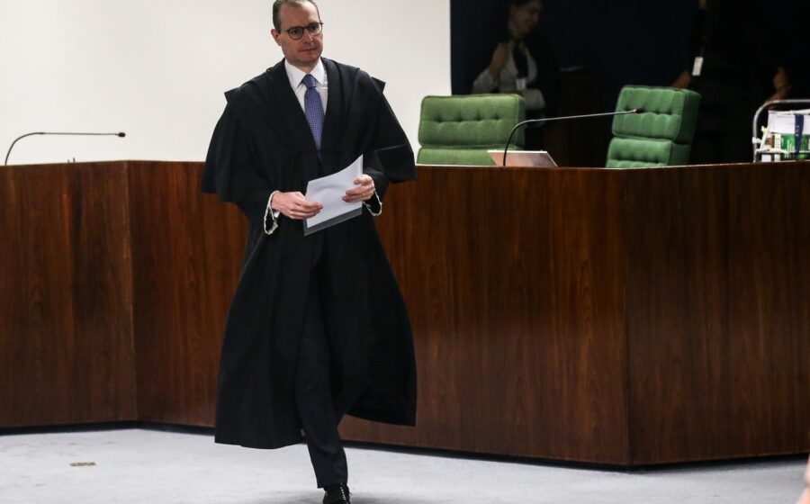 Advogado usando inteligência artificial para fraudar sistema do STF, com multa e investigação