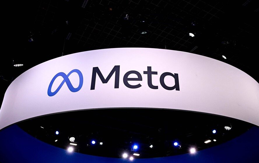 Logos da Amazon e Meta com seta vermelha de bloqueio e gráfico de ações subindo 11%