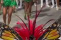Anitta coroada rainha de bateria da Grande Rio em evento diurno na quadra em Duque de Caxias