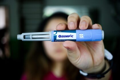 Caneta aplicadora Kyinsu da Novo Nordisk combinando insulina icodeca semanal e semaglutida em única injeção para diabetes tipo 2