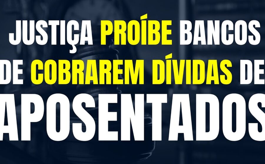 Aposentada idosa segurando documento judicial que suspende dívidas com quatro bancos por 180 dias garantindo mínimo existencial