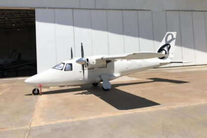 Bimotor Beech 95-B55 apreendido em leilão do Governo de Goiás por R$ 200 mil