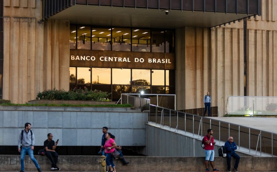 Banco Central do Brasil anuncia injeção de US$ 2 bilhões via operação casadão no câmbio