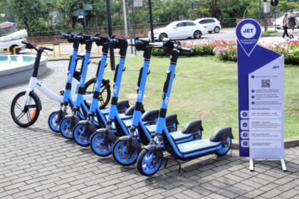 Bicicleta elétrica e patinete apreendidos em fiscalização de trânsito na cidade de Taubaté