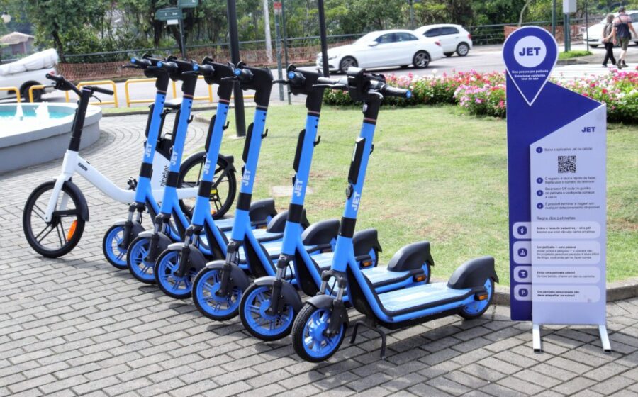 Bicicleta elétrica e patinete apreendidos em fiscalização de trânsito na cidade de Taubaté