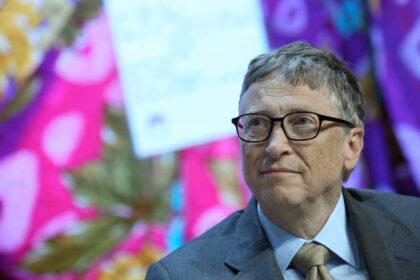 Bill Gates em entrevista alertando sobre riscos existenciais da inteligência artificial