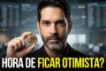 Gráfico de alta do Bitcoin atingindo US$ 80.650 com fundo de moedas douradas e seta ascendente