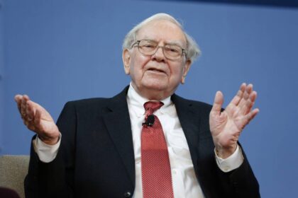 Warren Buffett, 96 anos, passa presidência da Berkshire Hathaway para filho Howard Buffett