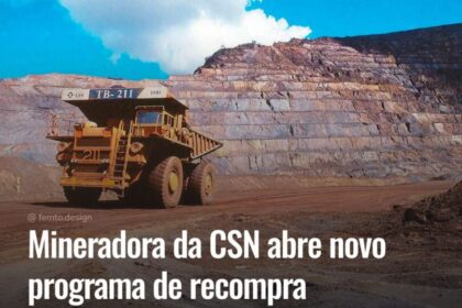 Complexo de mineração CSN Mineração com pilhas de minério de ferro e estrutura logística