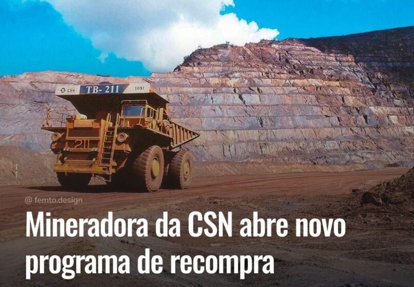 Complexo de mineração CSN Mineração com pilhas de minério de ferro e estrutura logística
