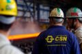 Gráfico mostra ações da CSN caindo 10% após corte de produção de minério de ferro para 2026