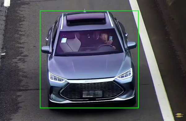 Câmeras com inteligência artificial na rodovia Washington Luís monitoram celular e cinto de segurança