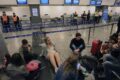 Gráfico mostra alta de 14,5% em cancelamentos de voos afetando 786 mil passageiros