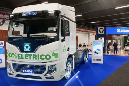 Frota de 251 caminhões elétricos XCMG modelo E7-95T da transportadora Navarini, maior contrato de pesados elétricos no Brasil