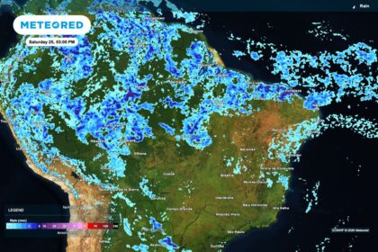 Chuva forte sobre lavouras de soja no Matopiba com nuvens carregadas e alerta de tempestade