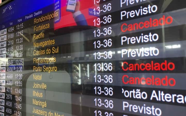 Pista do Aeroporto de Confins interditada com aviões parados, 45 voos cancelados sábado 26