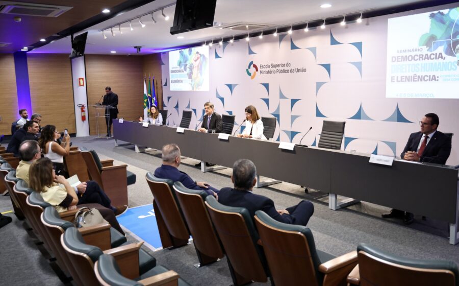 Plenário do Conselho Superior do MPF durante sessão que arquivou apuração contra Paulo Gonet
