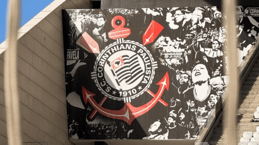 Diretores do Corinthians em reunião na Caixa Econômica Federal em Brasília para negociar naming rights da Arena