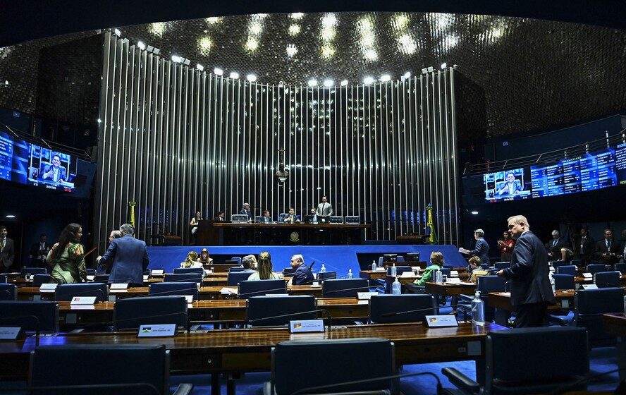 Debate ao Senado no RS: candidatos trocam acusações sobre escândalo do Banco Master e ligações com ministros do STF