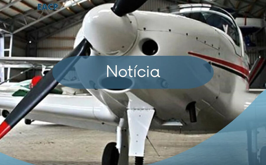 Estudantes em oficina de manutenção de aeronaves em curso técnico gratuito ANAC