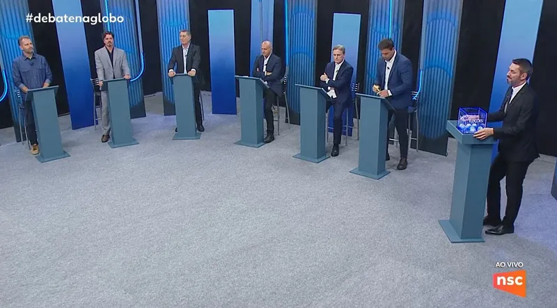 Sete candidatos ao Senado por SC no palco do debate da NSC TV