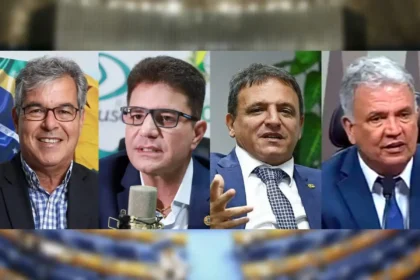 Palco do debate ao Senado no Acre com três candidatos presentes e quatro pódios vazios