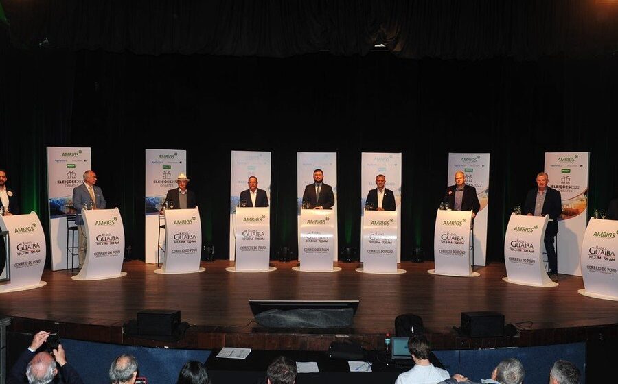 Oito candidatos ao Senado do RS em debate transmitido pela RBS TV, mediado por Elói Zorzetto