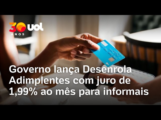 Trabalhador informal consulta celular sobre Desenrola Adimplentes com prazo até 26 outubro e juros 1,99%