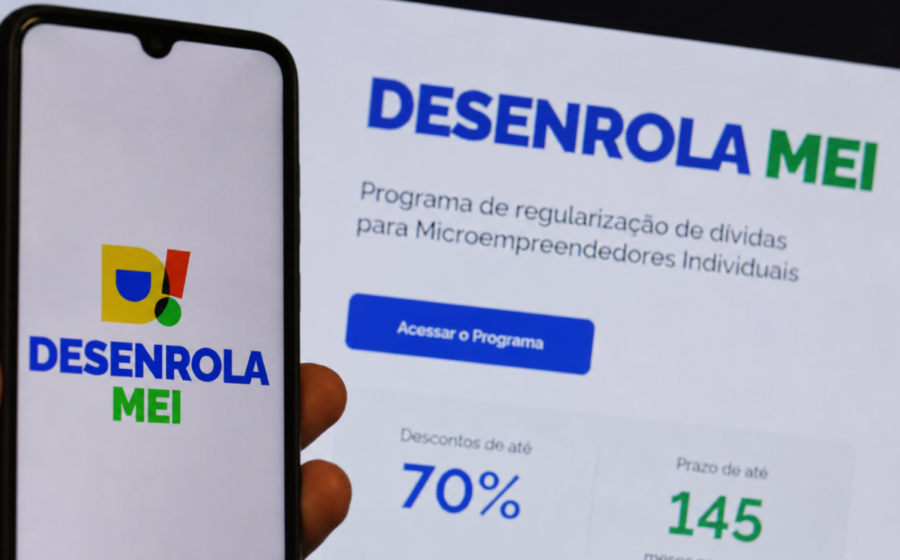 Microempreendedor individual analisa documento do programa Desenrola MEI para renegociação de dívidas