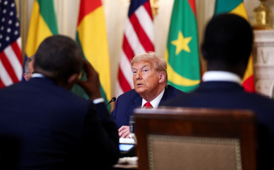 Líderes de direita globais se afastam de Trump, rachando aliança conservadora e impactando mercados
