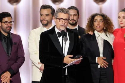 Logotipo Effie Awards Brasil 2026 com troféu dourado sobre fundo escuro, simbolizando premiação de efetividade publicitária