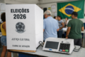 Eleitor vota na urna eletrônica nas Eleições 2026 com seis cargos em sequência
