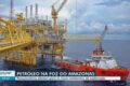 Plataforma de petróleo ExxonMobil na Foz do Amazonas com navio sísmico pesquisando blocos exploratórios