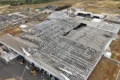 Galpão da fundição Toyota em Porto Feliz com colunas metálicas reforçadas 45% mais resistentes a vendavais
