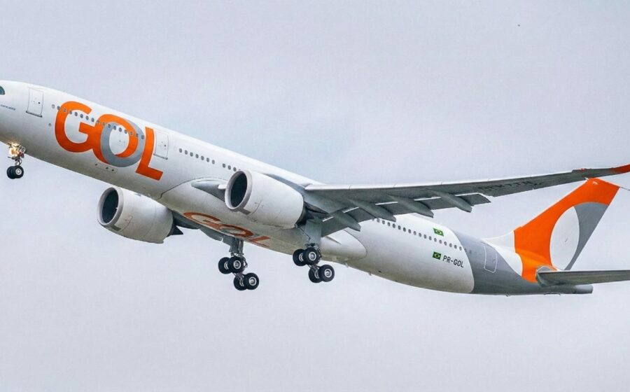 Aeronave Boeing 737 MAX 8 da GOL no Aeroporto do Galeão para voo inaugural Rio-Lisboa