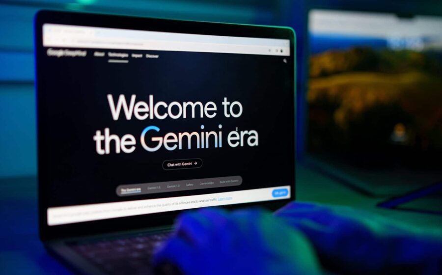 Ilustração digital: IA Gemini acessando servidores protegidos com cadeados quebrados, representando vazamento de segurança do Google