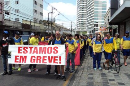 Ministros do TST em sessão de julgamento da greve dos Correios no plenário do tribunal