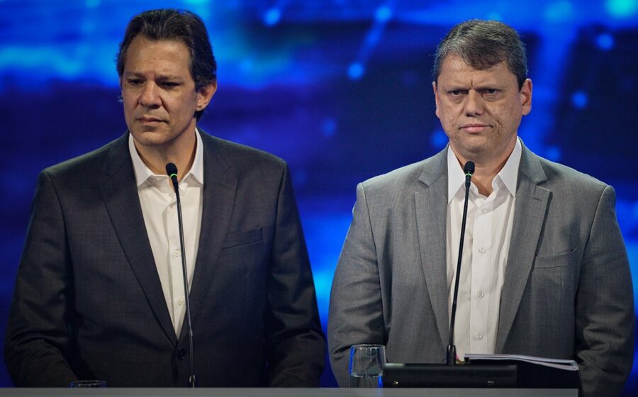 Fernando Haddad discursa em debate da Record sozinho no púlpito, anuncia bloqueio de privatizações de metrô e trem
