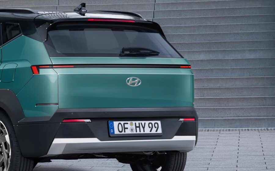 Hyundai Bayon 2027 camuflado rodando na rodovia Ayrton Senna no Brasil