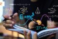 Inteligência artificial analisando equações de Navier-Stokes com falhas destacadas em vermelho sobre fundo de simulação de fluidos
