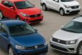 Carros em concessionária com símbolos de interrogação sobre impostos 2027