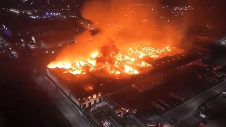 Incêndio destrói academia do sindicato de segurança em Campo Grande, bombeiros no local