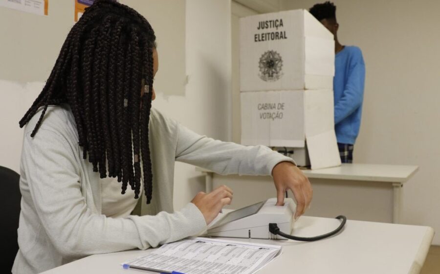 Anatel alerta STF sobre risco de apagão móvel se internet grátis for liberada na eleição