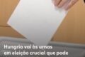 Torre de celular congestionada com símbolo de alerta e urna eletrônica ao fundo representando risco de colapso na rede
