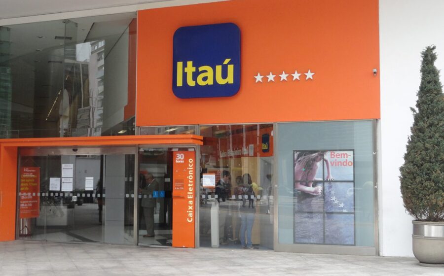 Torres gêmeas do complexo Esther Towers na Avenida Chucri Zaidan, São Paulo, novo escritório do Itaú Unibanco